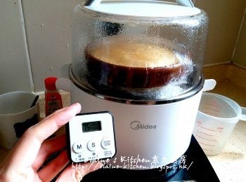 step10: 放入早餐機內蓋上蓋按<蒸 / 煮>功能 , 時間調至15分鐘再焗5分鐘