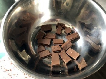 step6: 冬甩放涼期間，同步準備朱古力漿。