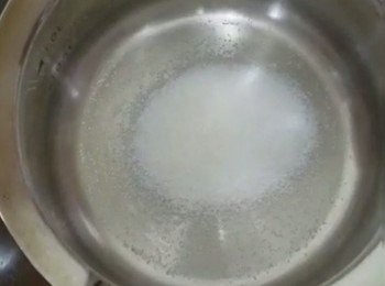 step10: 40g砂糖放入煲