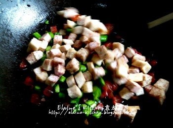 step16: 加入芥蘭莖及芋頭拌炒數分鐘 , 再加入之前炒好的飯 , 芋蓉拌勻