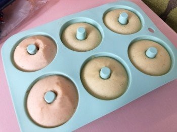 step5: 放入焗爐焗150度，大概10-15分鐘。
*留意: 每部焗爐爐溫與新舊、型號都會有所不同，建議入爐後不時留意情況。