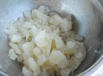 step1: 將柚子去皮，切成小塊