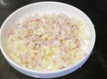 step1: 蒜頭，乾蔥