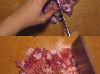 step1: 先將瘦枚頭洗淨抹乾後，先切切成肉丁
再剁成肉碎