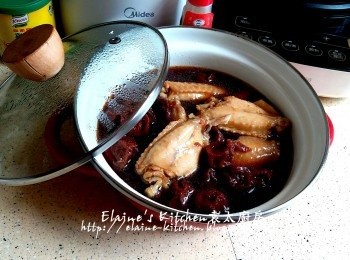 step7: 10分鐘後將所有材料連汁料轉放入另一煲仔內浸焗至入味(浸的時間越耐越入味 , 不過最少要浸焗1小時) , 食時再煮滾即可