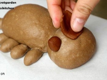 step20: 也黏上巴士頂部的花紋