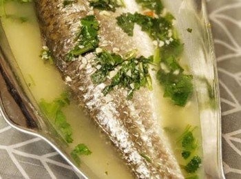 step5: 把芫茜青檸湯汁倒入已蒸好的烏頭中，即成