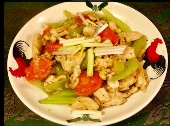 step6: 最後加少許生粉水，兒勻後便可上碟，於面上撒少許青葱便成。





想知道我更多食譜，可去我Facebook 專頁。
https://m.facebook.com/carlineki/