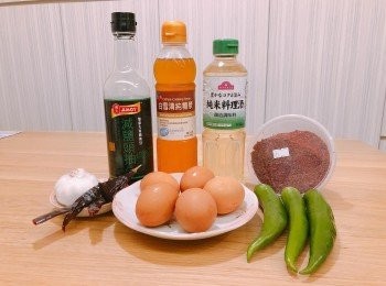 step1: 加鹽、醋落水先烚雞蛋，剝殻後備用