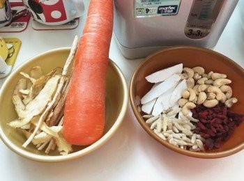 step1: 紅蘿蔔去皮、切件、洗乾淨