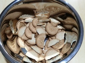 step1: 把瑪利餅一開二。