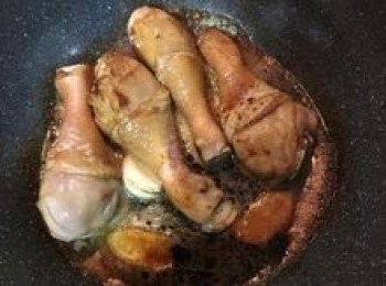 step6: 倒入米酒與可樂；
