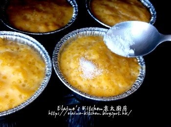 step12: 取出灑少許砂糖於布甸面 , 再入焗爐繼續用200C上火焗5分鐘至表面成金黃色