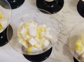 step12: 取出沙律杯，先放入鮮果粟米沙律