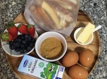 step1: 藍莓和草莓用可飲用的水洗淨瀝乾備用。