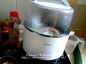 step4: 蓋上蓋按<蒸 / 煮>功能 , 火力調低至300 , 時間調至30分鐘