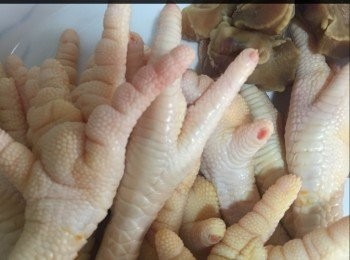 step1: 將<a href="https://bit.ly/3kLFTWO" target="_blank" data-keyword="雞腳" class="guide-link"><strong>雞腳</strong></a> <span style="display:inline-block;vertical-align:middle;margin-top:-3px;color:initial;border-radius:3px;padding:2px 3px;font-size:12px;line-height:14px;background:#87d300;color:#fff;">即買</span> 嘅腳甲切走