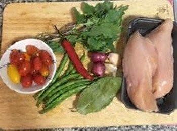 step1: 四季豆、小蕃茄、九層塔洗淨備用；