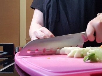 step4: 把大蒜打斜切片