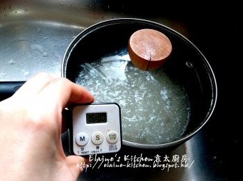 step2: 用慢火煮至西米成透明狀後蓋上蓋焗15分鐘