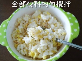 step5: 所有材料放一齊，落少少芝麻油再攪拌