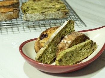 step5: 取出稍為放涼，切成細條，再用160℃焗20分鐘。