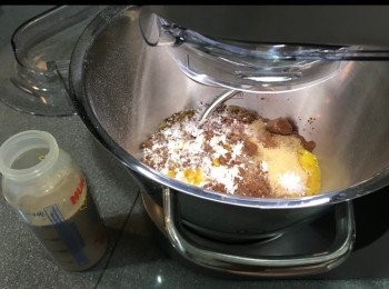step1: 全部材料拌勻
最後才加牛油
大約打至7-8分鐘