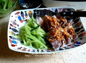 step9: 最後淋上醬汁即可