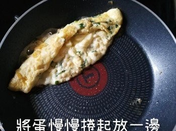 step9: 慢慢開始向一個方向捲，捲到得返一小部分