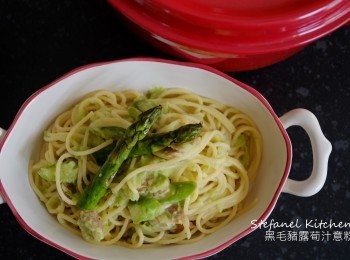 step8: 加入意粉入鑊與料混和，無須再煮，即時上碟