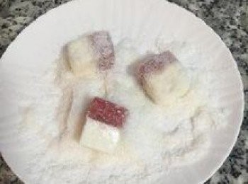 step16: 沾上椰絲，即完成。