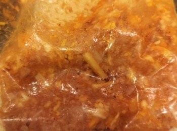 step3: 釀入芝士新豬肉餡料。