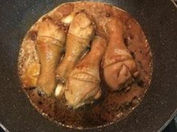 step8: 加入水，大火煮滾；