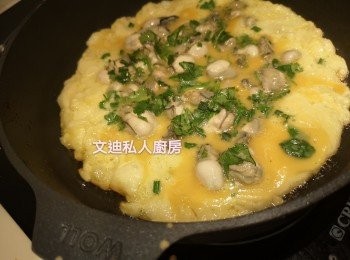 step5: 用半煎炸方式煎生蠔。