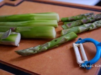 step1: 露荀鉋皮，下半部切片，上半部留用