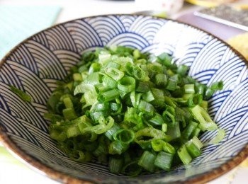 step2: 將青蔥切碎