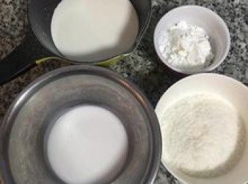 step1: 先進行<span class="group_2">椰奶雪花糕</span>，將材料都先秤好（圖中漏拍了糖）；以無糖保久乳來做這道甜點，保存時間較長，因保久乳已經高溫殺菌，故用來做甜點或烘培其實更穩定且適合喔。