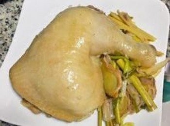 step15: 取出雞腿和爆香料；