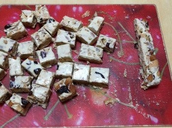 step7: 冷卻後，切成小塊。