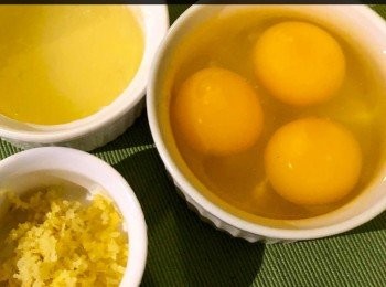 step6: 蛋3隻。檸檬汁半抔。檸檬皮屑約1/3 匙切碎。