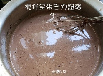 step11: 將朱古力鈕充分攪拌融化。