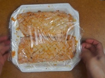 step5: 包好後放入雪櫃醃大概半小時