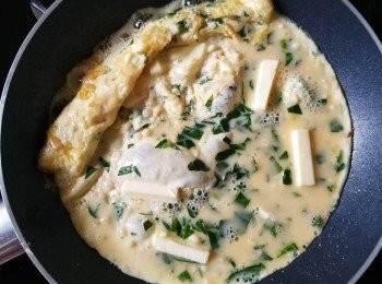 step10: 8. 再放餘下蛋汁，再落芝士係面