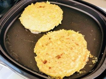 step7: 反轉餅底，加蓋，溫度加熱至240度，燒3分鐘。