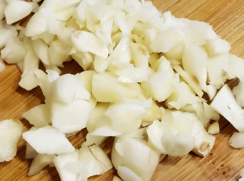step2: 蒜頭切粗粒