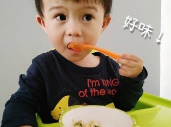 step14: 筋肉寶寶喺超鍾意食，平時佢食食下會餵我哋食，佢今次完全無視我哋，自己一下就食咗半舊！