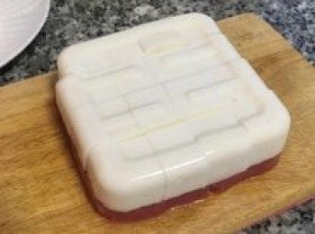 step15: 倒出雪花糕，分切成16塊。