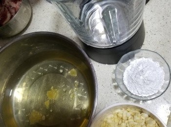 step2: 再將所有材料放入破壁機中(蛋白除外)