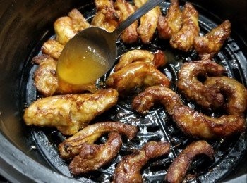 step4: 將2湯匙蘇梅醬拌勻豬肋條即可