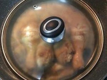step9: 蓋鍋蓋轉小火煮15分鐘；